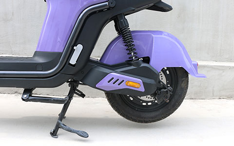 Purple Electric Scooter | Rear Wheel & Shock Absorption Detail Rear wheel with hydraulic shock absorber and tubeless tire for purple electric bicycle, stable performance on uneven roads