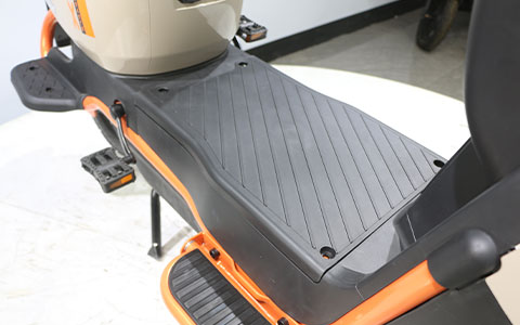 Electric Scooter | Anti-Slip Footrest Detail Anti-slip textured footrest platform for electric scooter, safe and comfortable standing during rides