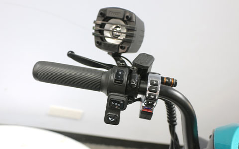 Electric Bicycle | Multifunctional Handlebar & Spotlight Detail Multifunction handlebar control switches with extra bright spotlight, bluetooth & USB function button for adult electric bicycle