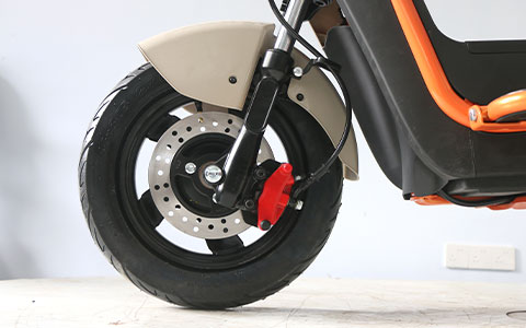 Electric Scooter | Front Wheel & Disc Brake Detail Front wheel with hydraulic disc brake and premium tire for electric bicycle, stable braking performance