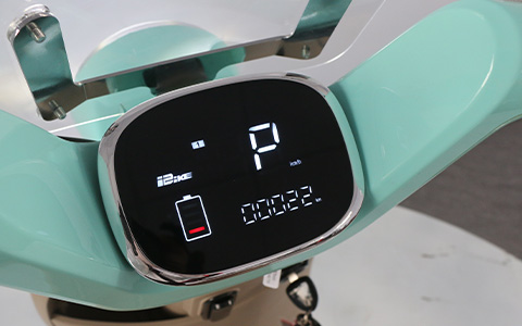 HD LCD digital display for mint green retro electric scooter, showing speed, battery level and mileage